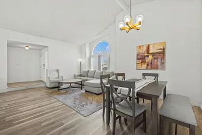 Image de Spacious 3b-2b Home with High Ceilings & Large Yards