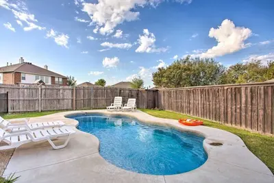 Image de Elegant Home with Pool|Gym|0. 4miles to lake