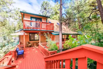 Image de New! Pinetop Cottage in the Pines - Relax, Hike, Bike & Fish!