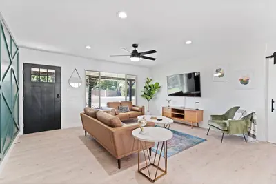 Image de Dolphin Cove House! Walking Distance To Old Town!