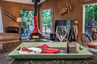 Image de Mystic Meadow ~ Sweet Cabin + Meadow Views