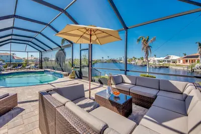 Image de Villa Sunset Cove - renovated, with heated pool, table tennis, kayaks