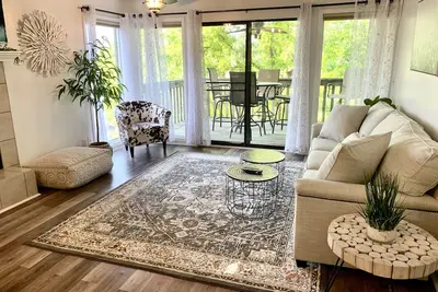Image de Amazing 2 Bed 2 Bath Condo on the Lake just Updated