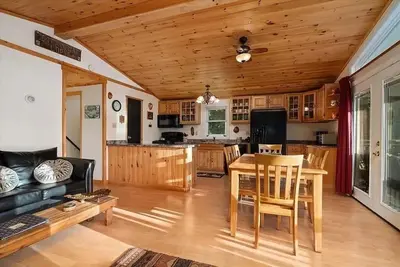 Image de Steamboat Lodge, Old Forge lake front location, close to Water Safari