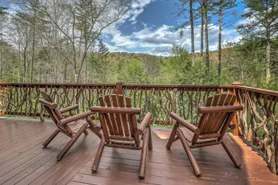 Image de Aska Pines - Pet Friendly | Hot Tub | Firepit | Outdoor Fireplace | Air Hockey