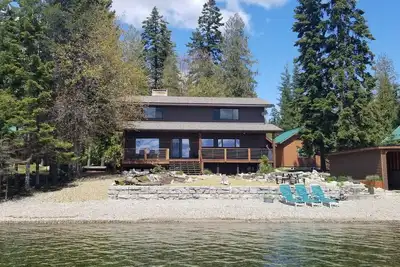 Image de Brand New Listing. Remodeled lake home, private beach and dock