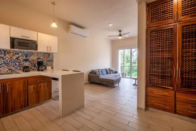 Image de Cozy condo with pool walking distance to amenities
