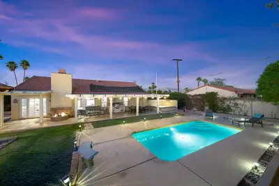 Image de Modern Desert Home with Gorgeous Mountain Views