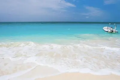 Image de Spacious Condo close to Grace Bay - Wi-Fi, Two Pools, Jacuzzi