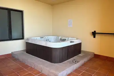 Image de Room with a view of the Pacific and a private Jacuzzi at Sunset Beach Resort