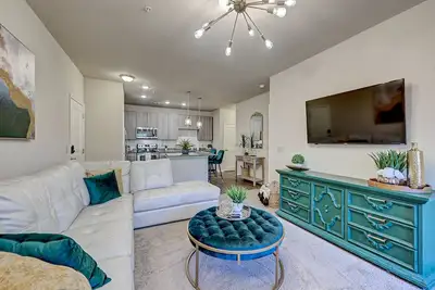 Image de Lush Emerald Nr Jax Int Airport & Shopping