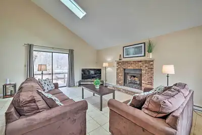 Image de < 2 Mi to Dresser Lake: Home w/ Pool Access!