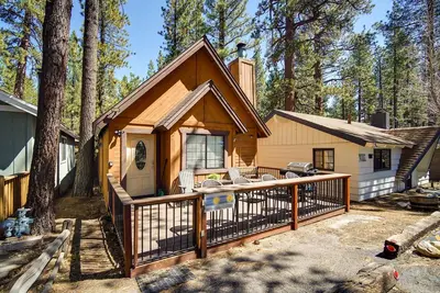 Image de < 3 Mi to Lake: 'Goldilodge' Big Bear Lake Cabin