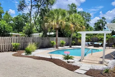 Image de Spacious Heated Pool Home. Close to Siesta Beach!