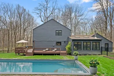Image de Litchfield Hills Estate with a Pool