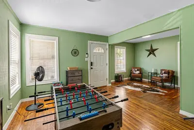 Image de Chalk Wall+Horseshoes+Foosball+Bbq+Covered Patio w/lights+Games+Coffee+Pancakes
