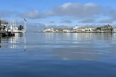 Image de 5br\/3bth waterfront family beach house with hot tub, kayaks, bikes and game room