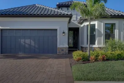 Image de Resort style living with amenities close to beach & bike trails
