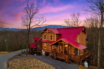 Image de Indoor pool cabin Gsmnp. theater, game rm, hot tub. 5min to gatlinburg art center