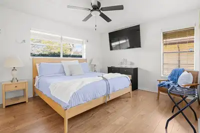 Image de Pool Table+King Bed+Bbq+Gym+ChalkWall+Horseshoes+ArcadeGames+Pancakes+Coffee
