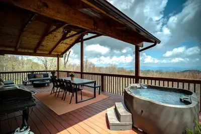 Image de Hot Tub • Firepit • Views • Deck • Dog Friendly