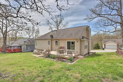 Image de < 1 Mi to Marina: Family-Friendly Osage Beach Home