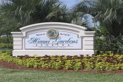 Image de 2-Bedroom 1-Bath Duplex Next To Hard Rock Stadium.