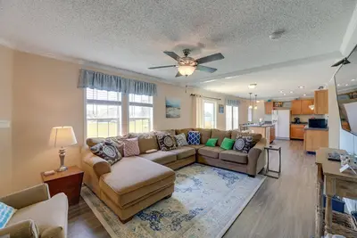 Image de Family Home + Fire Pit & Deck, 11 Miles to Beach!