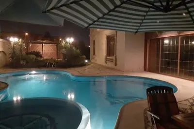Image de Super luxurious villa with large landscape areas. Free Continental Breakfast.