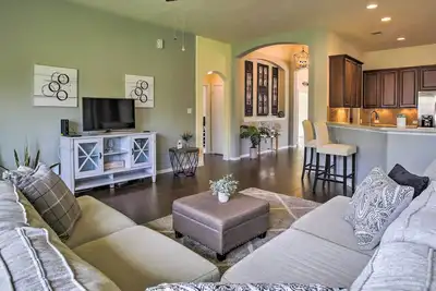 Image de Lovely Spring Escape w\/ Patio & Shared Pool!