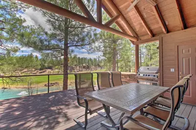 Image de Golf Course & Lake Views: Luxe Show Low Cabin
