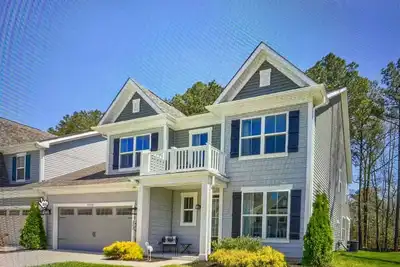 Image de Spacious End-unit Town house w/lots of Amenities