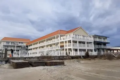Image de Newly furnished oceanfront condo!