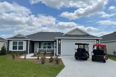 Image de Charming 3 bdrm 2 bath Home Comes Complete w/2 4-Seater Golf Carts & WiFi!
