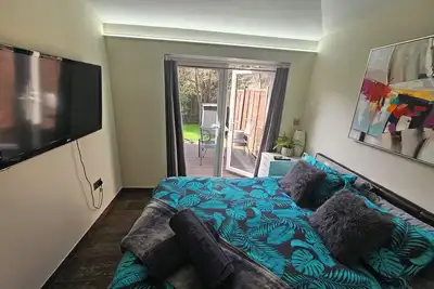 Image de Modern annex with private kitchen and bathroom