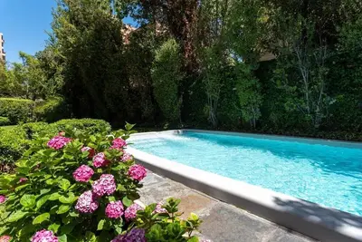 Image de Uptown Art 2br W\/ Parking, Pool, Smart Tv & Wifi