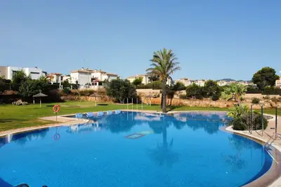 Image de Charming vacation home for 4 people / Wifi / Bbq / large pool area