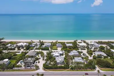 Image de Welcome to Palm Paradise - 3 bed 3 bath pool home located near the historical downtown area of Bg!