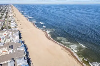 Image de Welcome to beach living at its finest! Don't miss another sunrise or sunset!