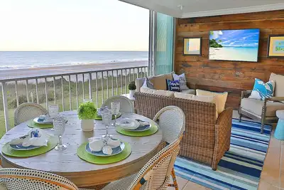 Image de Oceanfront Condo-Sunroom, Stunning Views + Steps to the Beach