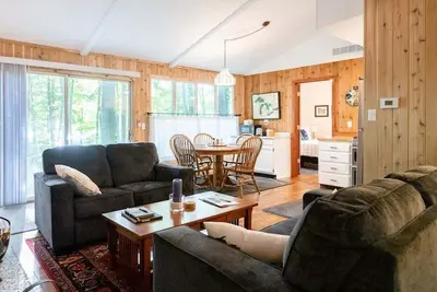 Image de Updated Cozy Cabin near Lake Michigan