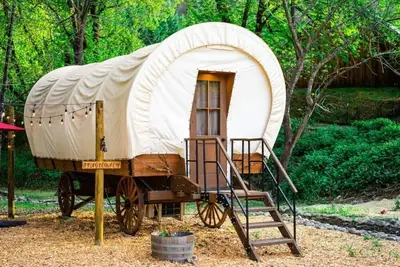 Image de Enchanted Conestoga Wagon on the Applegate River