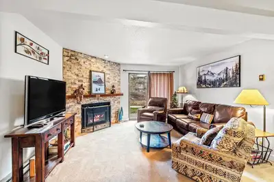 Image de Spacious 2-Bdrm Timber Run Condo!