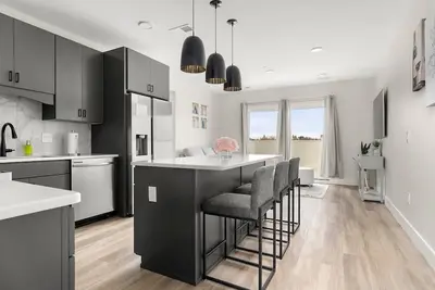 Image de Brand New! Luxury Two Bedroom Slabtown Condo