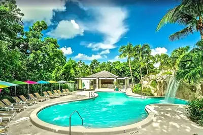 Image de Your Relaxing Getaway Awaits! 2 Pet-friendly Units, Oceanfront Property, 2 Pools