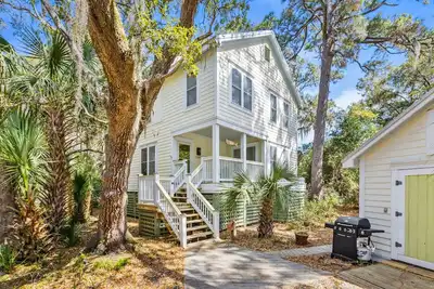 Image de Updated 2022 Decorated Cottage Sleeps 10 Shoals Club