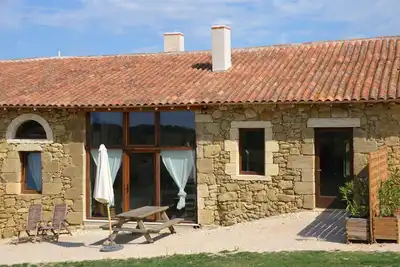 Image de gîte de charme calme et nature - piscine