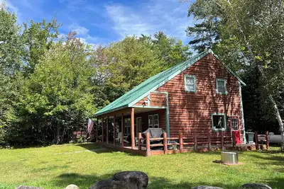 Image de New Listing! Cozy Chalet 10-Minute Drive to Sugarloaf, Sleeps 9