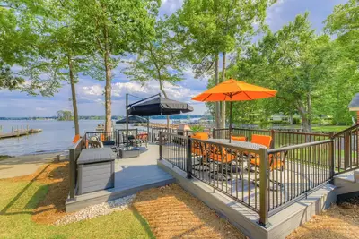 Majestic Lake Murray Retreat | +2br Guest House