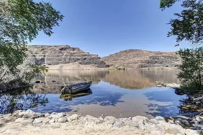 Image de Rv space on the River Unit B -minutes from Gorge concerts